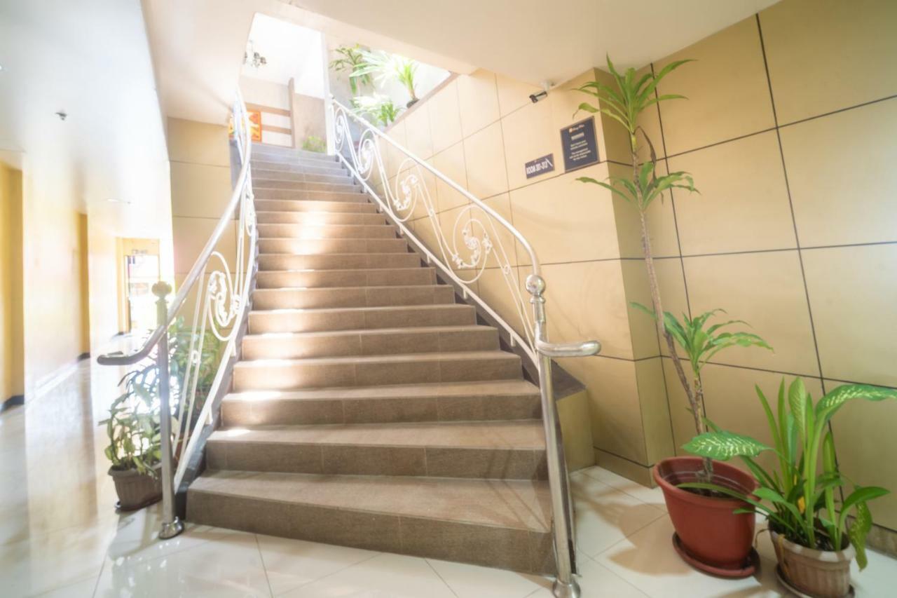 Oyo 197 Sunny Point Hotel Davao Exterior photo